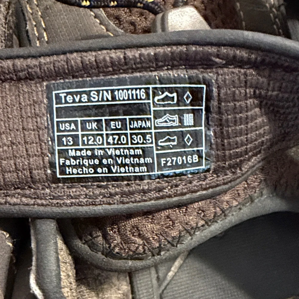 Teva Forebay Sandal with a cushioned Shoc Pad heel - Size 13